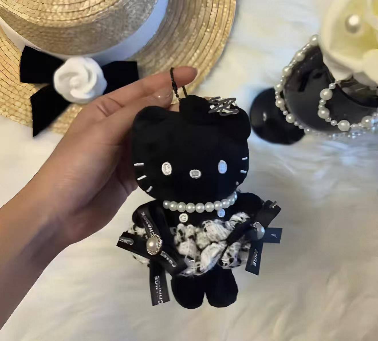 Chanel-style pearl Kitty charm(Authentic)