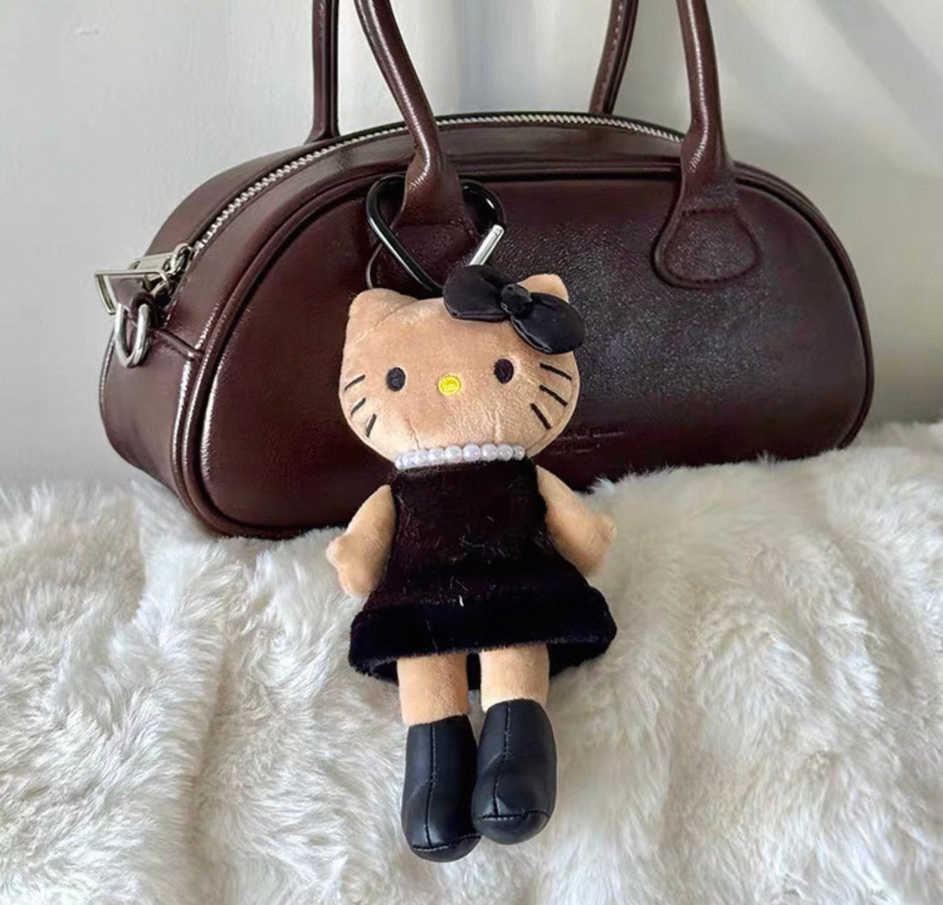 Japanese Long-Legged Black-Skinned Hello Kitty Cat Keychain KT Cat Mini Keychain(Authentic)